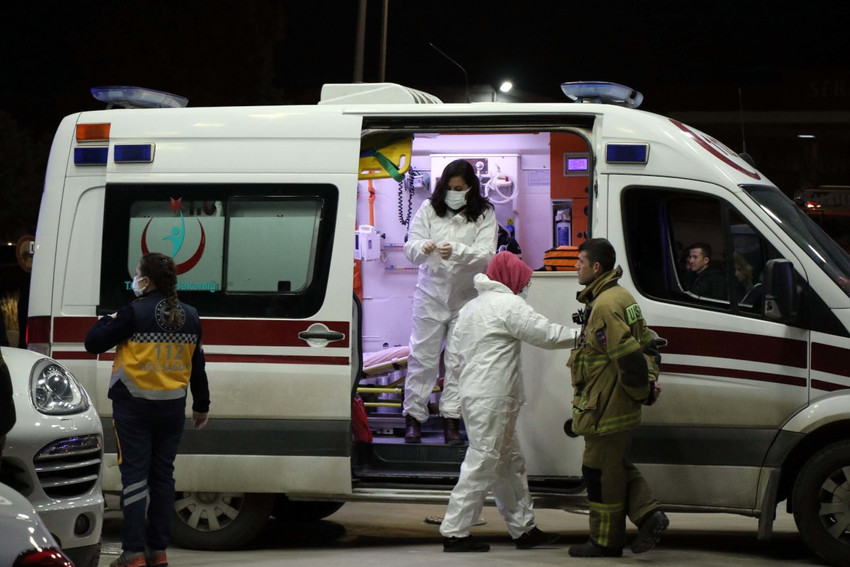 Uşak'ta 23 işçi zehirlenme şüphesiyle hastaneye kaldırıldı - Resim : 1