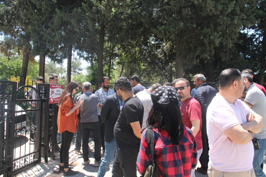 Urfalı çiftçilerin çağrısı sonuç verdi: Ekinlerin kurumaması için su verilecek - Resim : 1