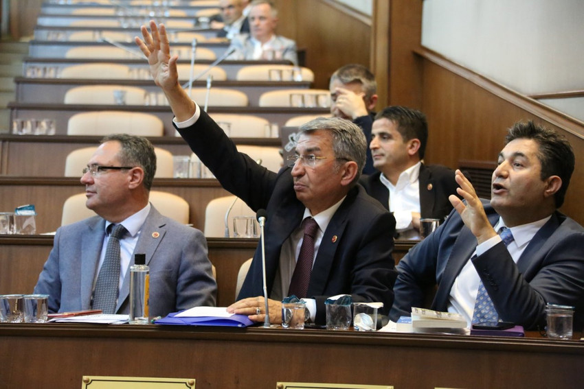 İBB Meclisi’nde İETT araç raporu gerilimi - Resim : 2