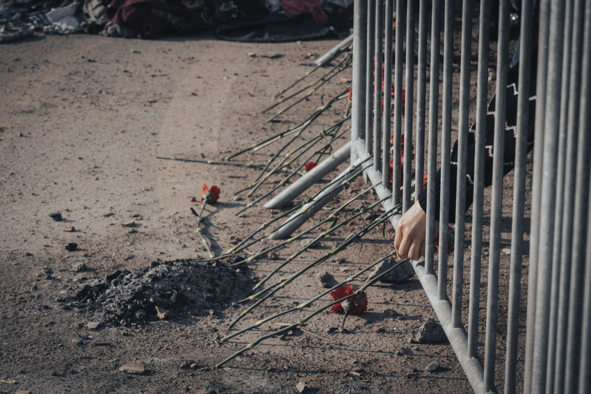 TTB, Galeria Sitesi önüne karanfil bıraktı: Sözümüz söz, bu düzeni değiştireceğiz - Resim : 6