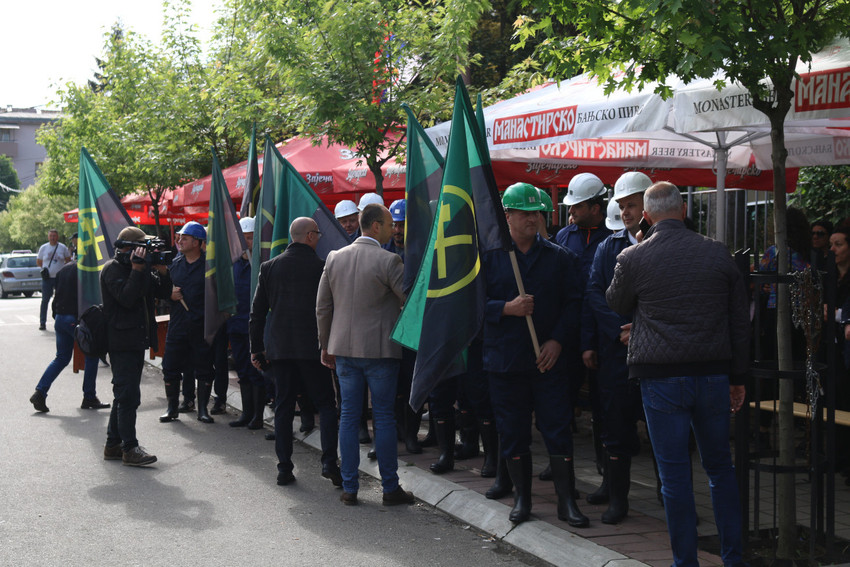 NATO, Kosova'nın kuzeyindeki Zveçan'da birliklerini arttırdı - Resim : 1