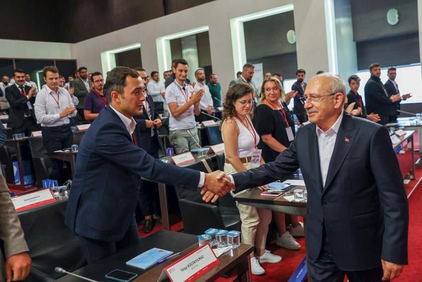 Kemal Kılıçdaroğlu, gençlik kolları il başkanlarıyla bir araya geldi - Resim : 1