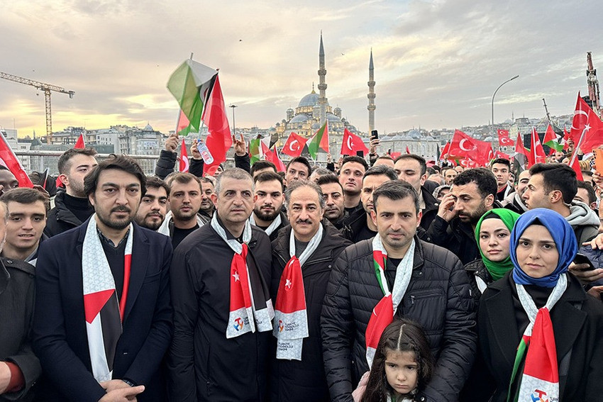 Galata Köprüsü'nde Filistin’e destek yürüyüşü: 'Bu iş ateşkesle bitmez' - Resim : 1