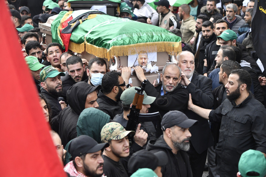 İsrail'in suikastı sonucu ölen Hamas yöneticisi Aruri'nin cenazesi defnedildi - Resim : 1