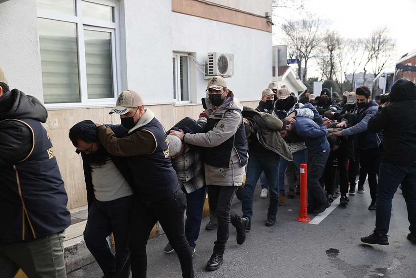 Kiliseye saldıran şüpheliler adliyeye sevk edildi: 26 kişi sınır dışı edilecek - Resim : 1