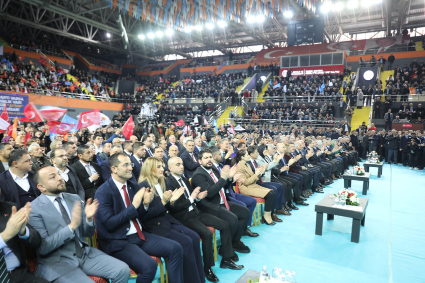 Cumhur İttifakı Trabzon'da adaylarını tanıttı: 17 başkanın 8'i değişti - Resim : 1