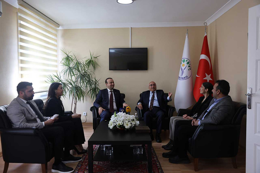 DEM Parti'ye CHP ve Gelecek Partisi'nden bayram ziyareti: Baharın kalıcılaşması için Kürt sorunu çözülmeli - Resim : 2