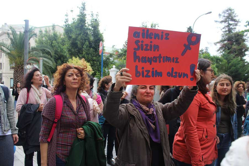 Kadının soyadı, sokak hayvanları, yaşama ve yaşatma hakkı - Resim : 2