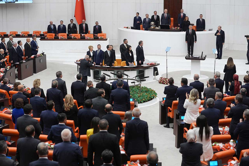 Yeni yasama yılı: DEM Parti ayağa kalkmadı, CHP alkışlamadı - Resim : 7