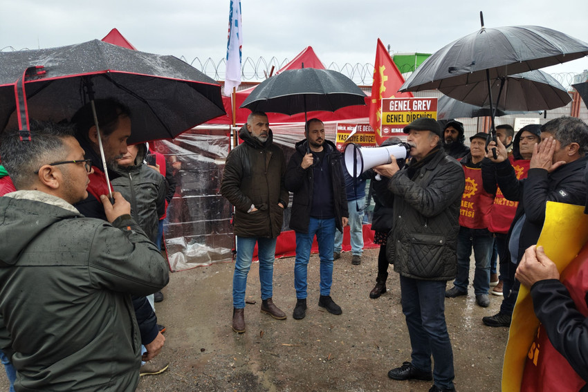 Grevleri yasaklanan metal işçileri yüzde 100 katılımla direnişte: En büyük gücümüz üretimi durdurmak - Resim : 3