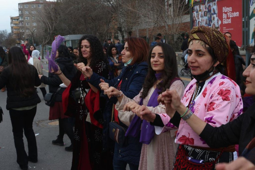 Diyarbakır’da miting: Kadınlar birlikte güçlü - Resim : 2