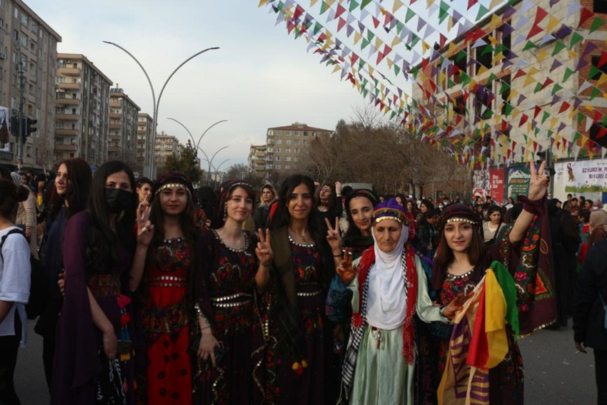 Diyarbakır’da miting: Kadınlar birlikte güçlü - Resim : 4