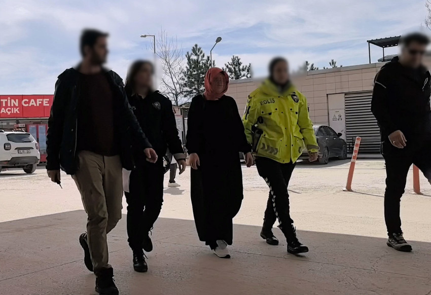 Çarşaf giyip ablasının evini soydu - Resim : 1