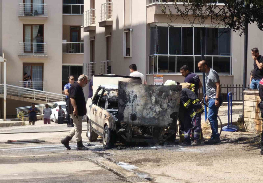 Bakkala gitti, döndüğünde aracı yanıyordu: Tunceli’de korkutan yangın - Resim : 1