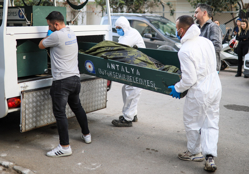 Antalya'da 3 kardeş kaldıkları dairede ölü bulundu: Borsada kaybetmişler - Resim : 2