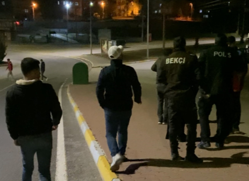 Asker eğlencesi sopalı kavgaya dönüştü, takviye ekip gönderildi - Resim : 1