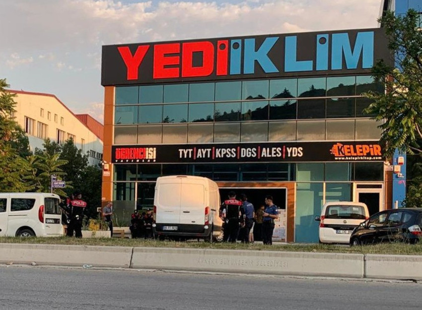 TİP’li öğrencilerin Yediiklim Yayınevi önündeki eylemine izin verilmedi - Resim : 1