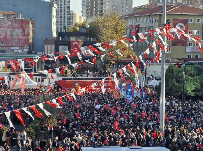 Esenyurt Meydanı'nda kayyım protestosu: Van ve Hakkari'deki gibi olursa geri adım atarlar - Resim : 5