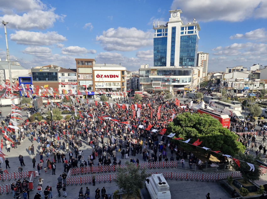 Esenyurt Meydanı'nda kayyım protestosu: Van ve Hakkari'deki gibi olursa geri adım atarlar - Resim : 3