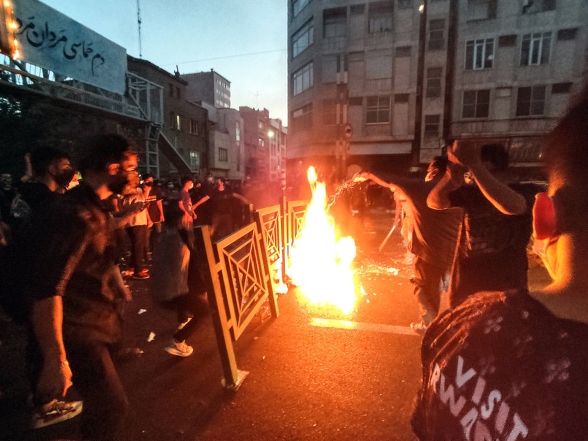 İran'da protestolar yayılıyor, 'WhatsApp ve Instagram'a erişim kesildi' - Resim : 1