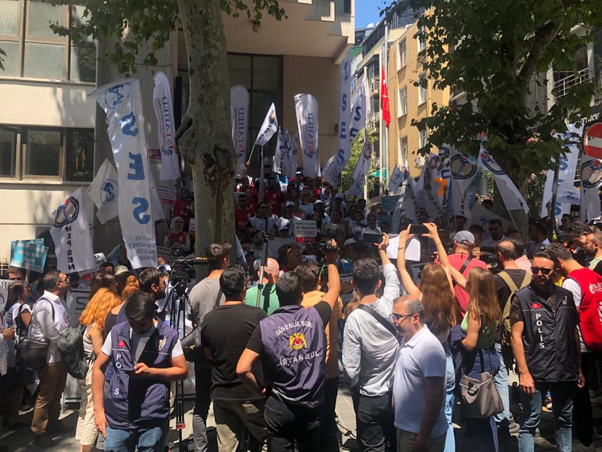 İş bırakma eylemi: Sağlık emekçileri alanlara indi - Resim : 1