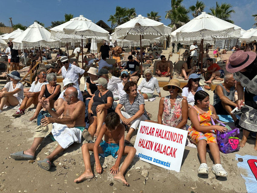 Çeşme'de havlulu protesto: 'Sahiller halkındır' - Resim : 1