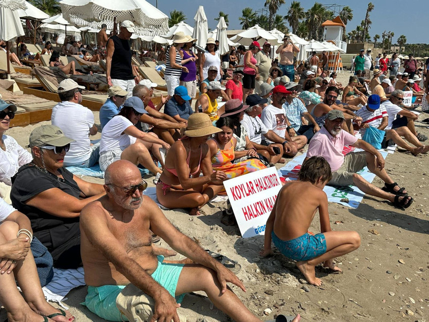 Çeşme'de havlulu protesto: 'Sahiller halkındır' - Resim : 3