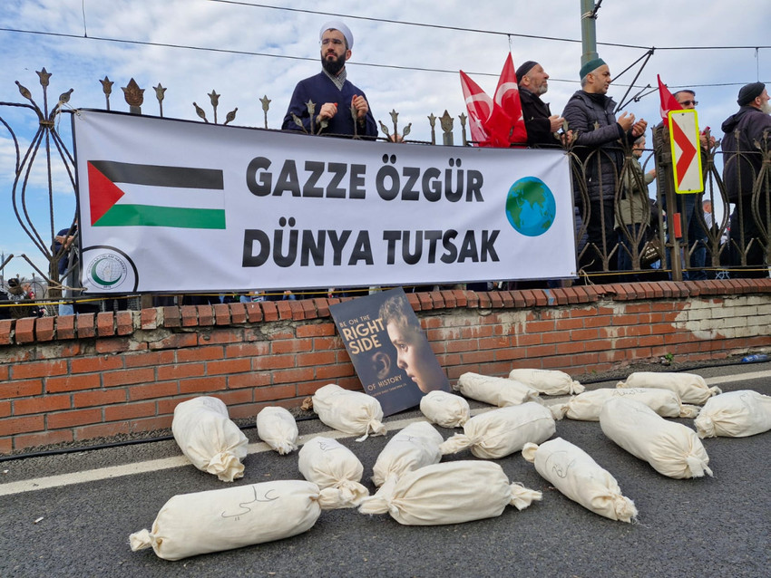 Galata Köprüsü'nde Filistin’e destek yürüyüşü: 'Bu iş ateşkesle bitmez' - Resim : 3