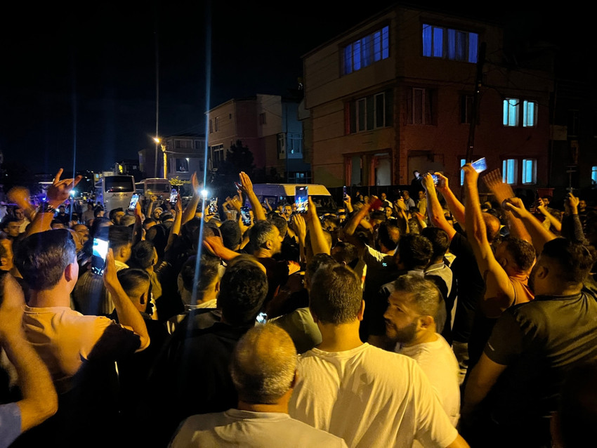 Kayseri'de 5 yaşındaki çocuğa istismar iddiası: Araçlar tahrip edildi, iş yerleri ateşe verildi - Resim : 1