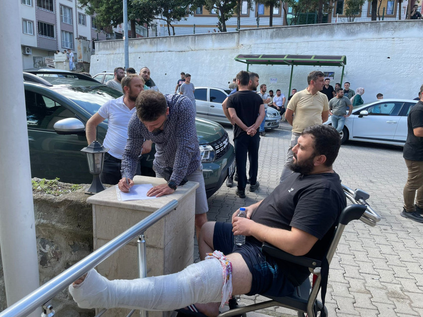 Borçka'da köylüler Orman İşletme Müdürlüğü önünde: 'Bir Reşit Kibar ölür, binlerce olur geliriz' - Resim : 1