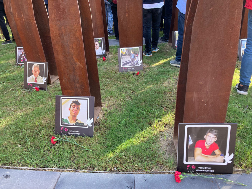İzmir'de 10 Ekim anması: ‘Failleri gizleyenler, suçun ortağıdır’ - Resim : 1