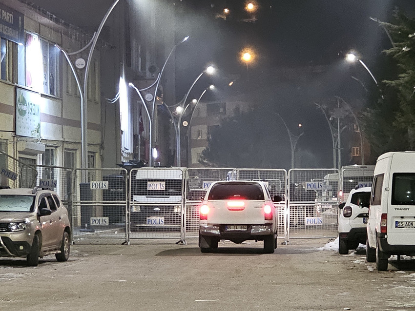 Yerine kayyım atanan Hazır: Olmamız gereken yerden, sürüklenerek çıkarıldık - Resim : 1