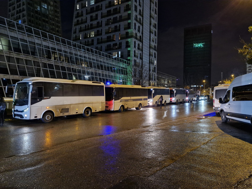 Grevleri yasaklanan metal işçileri yüzde 100 katılımla direnişte: En büyük gücümüz üretimi durdurmak - Resim : 2