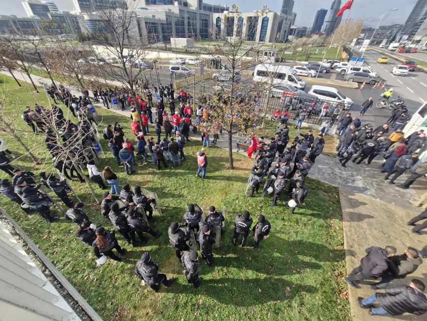 Ankara'ya yürüyen Polonez işçileri Kartal'da ablukaya alındı - Resim : 1
