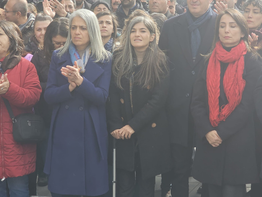 Van'da kayyım protestolarına polis engeli: 'Belediye hep bizim olacak' - Resim : 1