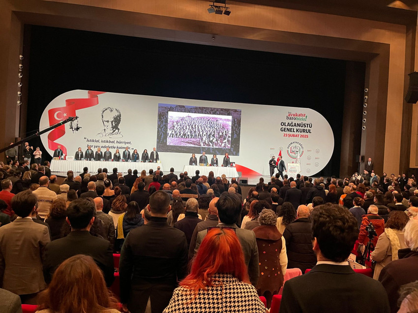 İstanbul Barosu’nda olağanüstü genel kurul: 'Yargı mensupları aracılığıyla savunmayı çökertmenin provası yapılıyor' - Resim : 1
