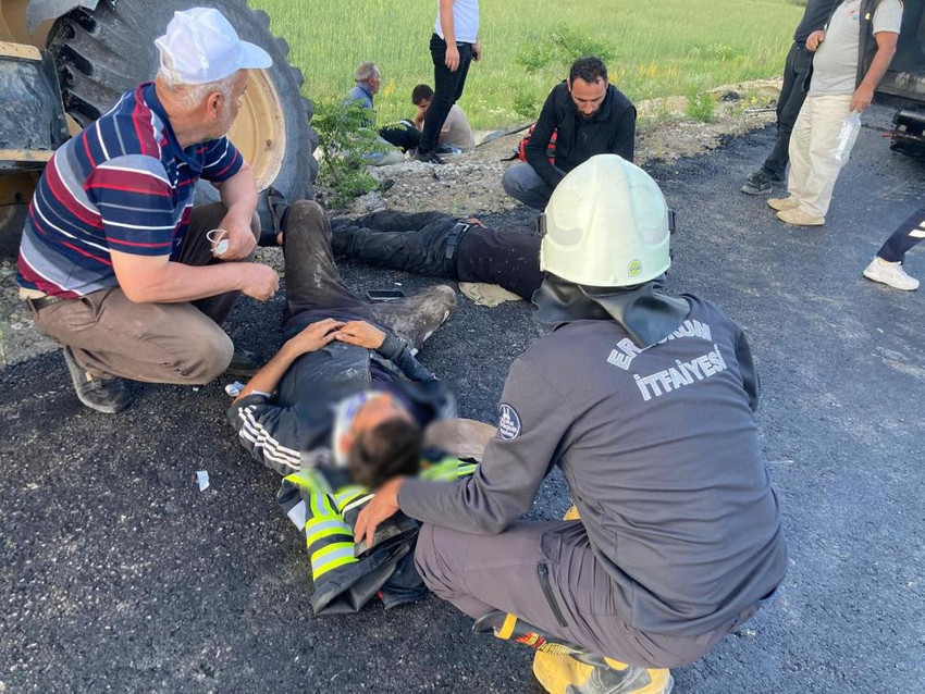 Manewr cofania był śmiertelny: Sprzęt budowlany uderzył w pracowników: 5 osób rannych - Zdjęcie: 1