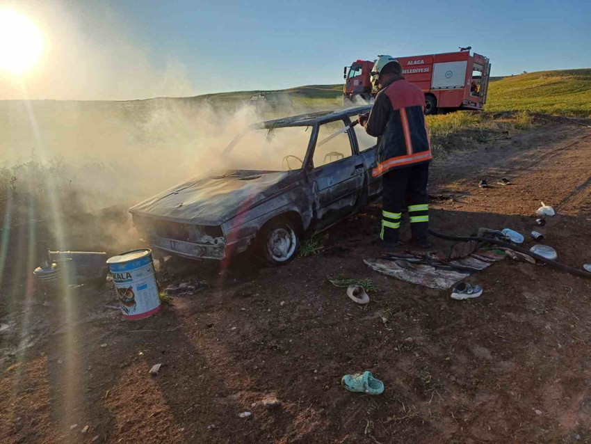 It was parked in the field and burst into flames! - Picture : 1