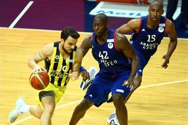 Fenerbahçe final serisinde öne geçti