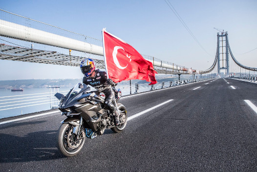 Kenan Sofuoğlu'ndan Osman Gazi Köprüsü'nde hız rekoru