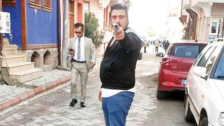 Kılıçdaroğlu saldırganının silahlı fotoğrafları!