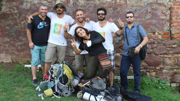Barış için Hakkari'ye yürüyen aktivistler İzmit'te