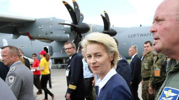 Almanya Savunma Bakanı: AWACS'ları göndermeyebiliriz