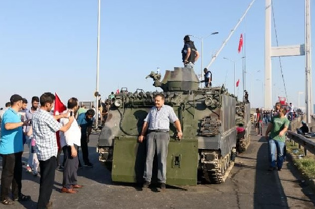 Robert Fisk: Türkiye'de yeni darbeye hazırlıklı olun