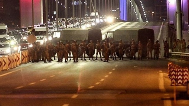 Boğaziçi Köprüsü'ndeki 22 asker serbest bırakıldı