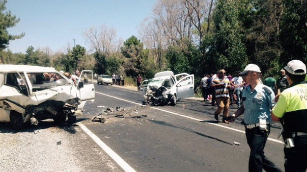 Eriyen asfalt kazası: 4 ölü, 6 yaralı