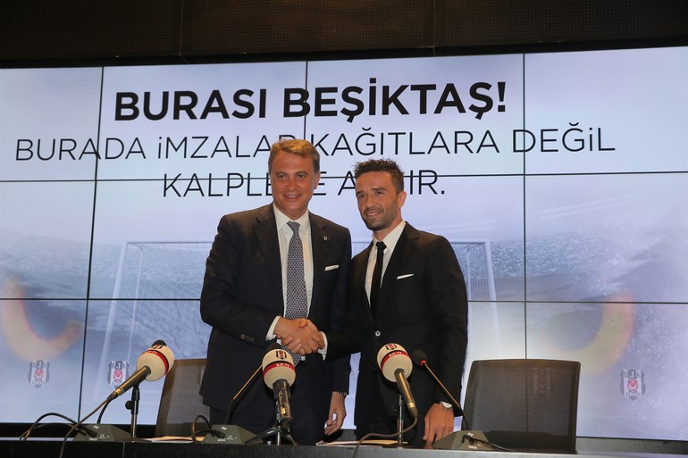 Gökhan Gönül Beşiktaş'a imzayı attı