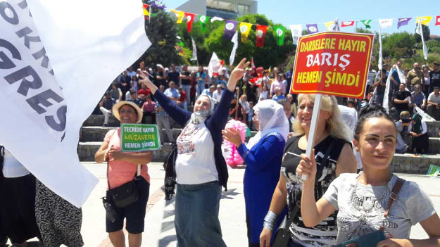HDP, 'darbeye karşı demokrasi' mitinginde