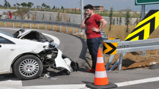 Osman Gazi Köprüsü çıkışında ilk kaza