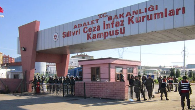 Er aileleri Silivri Cezaevi önünde nöbet tutuyor